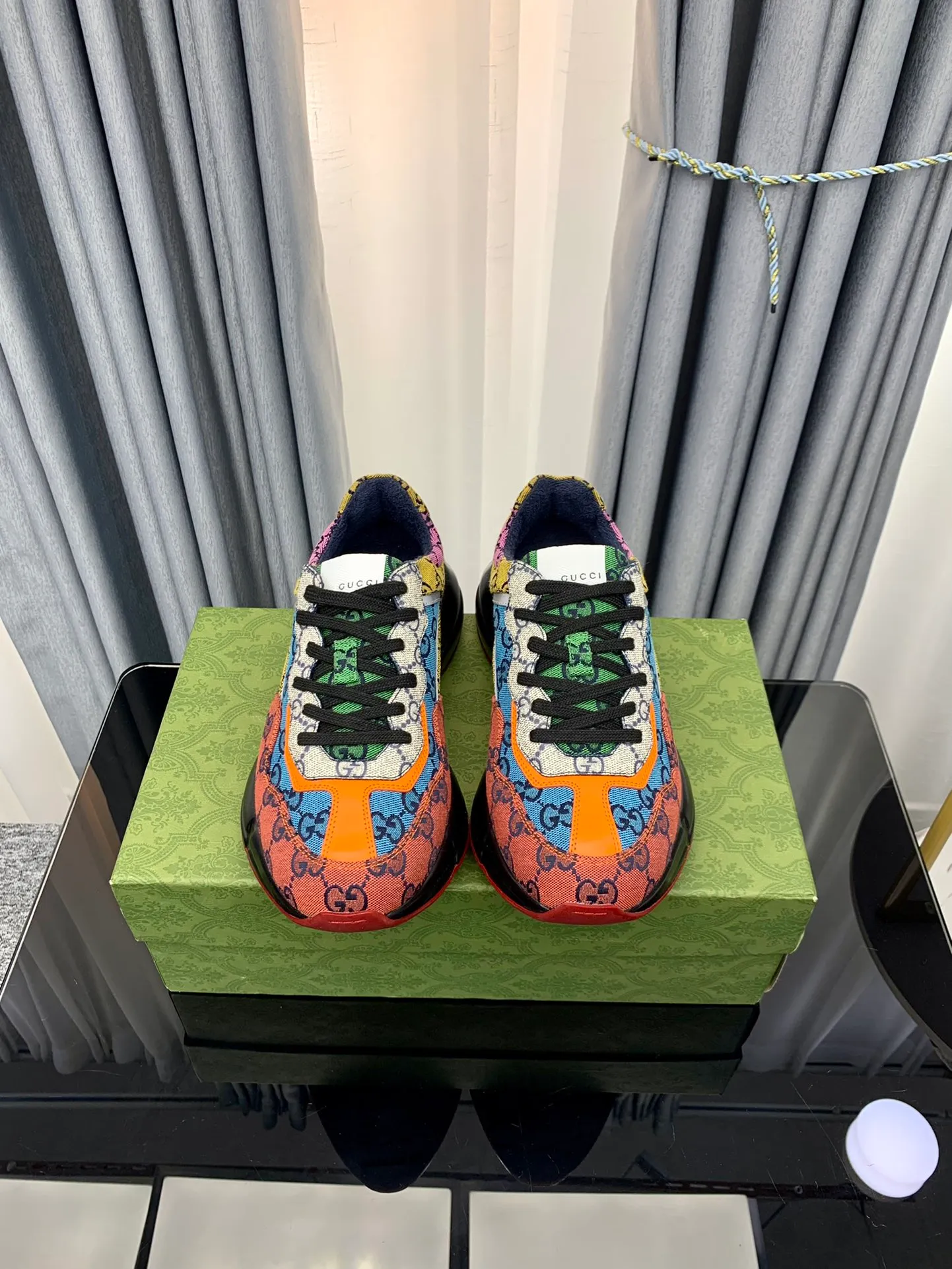 👟👟Ex-factory price 480👟👟 Gucci dad shoes for couples, distressed leather horn-shaped retro jogging shoes. The Balenciaga grandpa trend has subsided, ushering in GUCCI dad shoes, the trend leader in the fashion industry. The original shoes are molded and the original last is made by the Italian handmade foundry! [Gucci original dad shoes] Original surface: imported calfskin! Lining: Grade A hybrid lambskin! Outsole: The highest restoration sole. TPU material plus wear-resistant foam (anti-wear cushioning) ivory leather has been processed with an old-fashioned effect. The sole is 5cm high! The comfort level is excellent, killing all high-end versions on the market! Original logo outsole! 👣Size: Women’s size 35-40. Men's size 38-45. Women's heel with 🈚️logo! Men's heel with 🈶️logo!